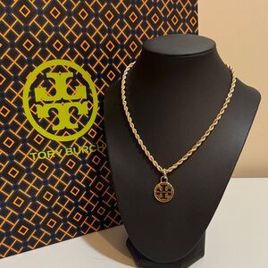 NEW✨ Pendant with Tory Burch Round charm/ medallion